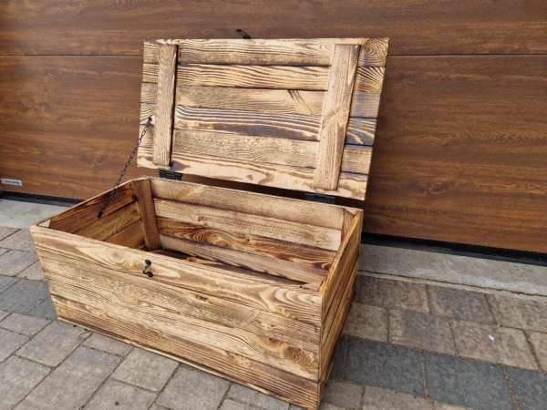 Chunky Solid Pine Storage Trunk - Wooden Chest with Lid - Burnt Effect — Trade